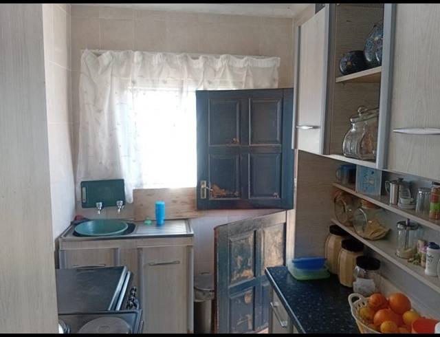 7 BEDROOM HOUSE FOR SALE IN VILLA LIZA